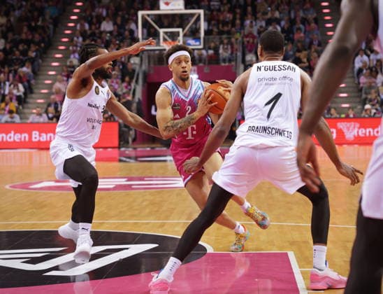 Alijah Comithier Telekom Baskets Bonn vs. Basketball Löwen (Loewen) Braunschweig 29. Speiltag - Saison 2025 26