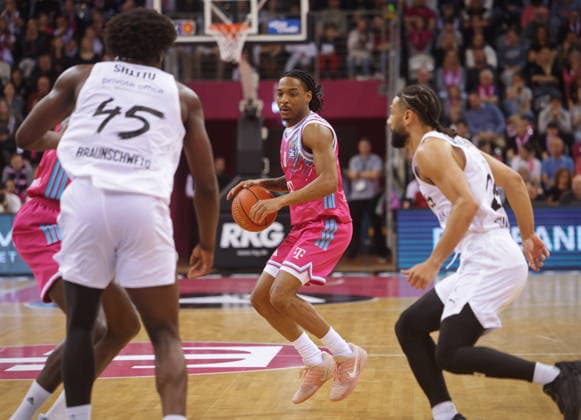 Jalen Finch Telekom Baskets Bonn vs. Basketball Löwen (Loewen) Braunschweig 29. Speiltag - Saison 2025 26