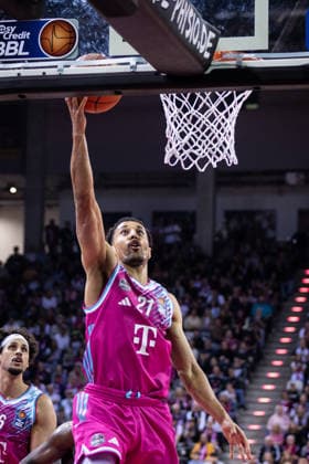 easyCredit Basketball Bundesliga, Telekom Baskets Bonn vs. Basketball Löwen Braunschweig, 12.04.2026 Joel Aminu (Telekom Baskets Bonn 21) -- easyCredit Basketball Bundesliga, Telekom Baskets Bonn vs. Basketball Löwen Braunschweig, 12.04.2026, Telekom Dome Bonn Copyright: xBEAUTIFULxSPORTS Derixx