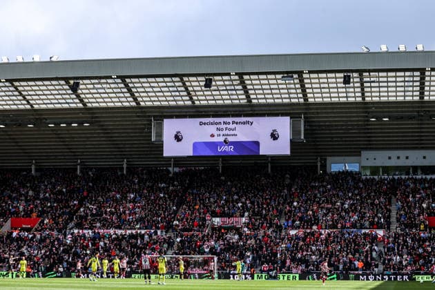 Premier League: Sunderland v Tottenham Hotspur VAR decides no penalty during the Premier League match Sunderland vs Tottenham Hotspur at Stadium Of Light, Sunderland, United Kingdom on 12 April 2026 (Photo by Alfie Cosgrove News Images) Sunderland Stadium Of Light Tyne and Wear United Kingdom Copyright: xAlfiexCosgrove NewsxImagesx