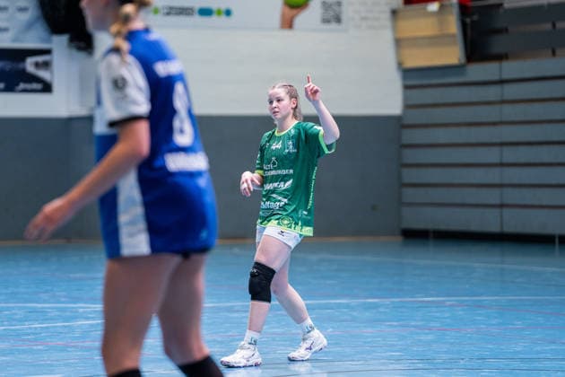 HSG Blomberg-Lippe II vs. SC SFN Vechta Handball, 3. Liga Nord, Spieltag 21, 12.4.2026, Saision 2025 2026, Blomberg Maya Janssen (SC SFN Vechta, 44) beim Spielaufbau Blomberg Sporthalle an der Ulmenallee Deutschland