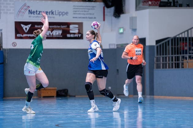 HSG Blomberg-Lippe II vs. SC SFN Vechta Handball, 3. Liga Nord, Spieltag 21, 12.4.2026, Saision 2025 2026, Blomberg Alina von Mutius (HSG Blomberg-Lippe II, 66) beim Spielaufbau Blomberg Sporthalle an der Ulmenallee Deutschland
