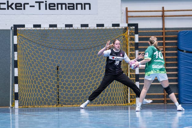 HSG Blomberg-Lippe II vs. SC SFN Vechta Handball, 3. Liga Nord, Spieltag 21, 12.4.2026, Saision 2025 2026, Blomberg Anni Schaefersmeier (HSG Blomberg-Lippe II, 39) bei einem 7-Meter Wurf Blomberg Sporthalle an der Ulmenallee Deutschland