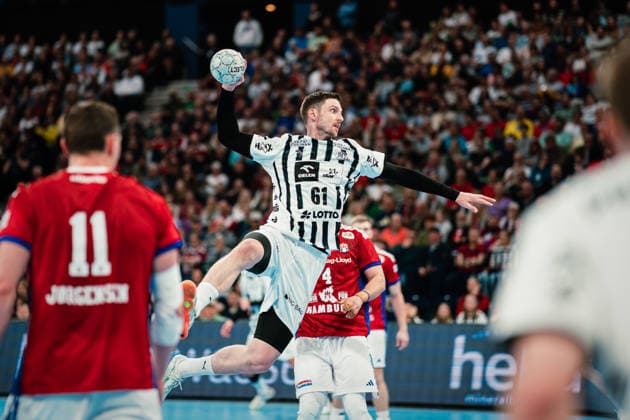 HBL: HSV Hamburg vs. THW Kiel, 12.04.2026 Hendrik Pekeler (THW Kiel, 61) wirft; HBL: HSV Hamburg vs. THW Kiel am 12.04.2026 in der Barclays Arena, Hamburg Copyright: xBEAUTIFULxSPORTS Tonhäuserx