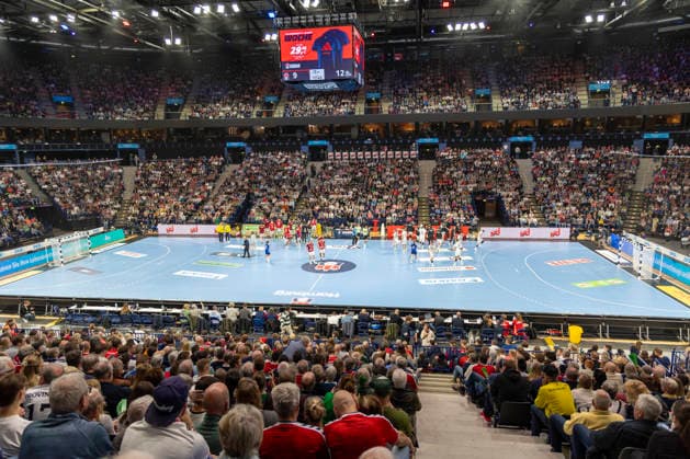 Handball 1. Handball-Bundesliga, Daikin HBL 2025 2026 - Handball Verein Hamburg (HSVH) vs. THW Kiel Arena mit Fans in der Totalen . Barclays Arena Hamburg Hamburg Foto: Frank Schoof