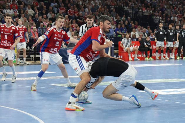 2026.04.12 xfsx Daikin HBL Handballl 1. Bundesliga Hamburger Sportverein Handball - THW Kiel v.l. Jacob Lassen (9, HSV Hamburg Handball ) , Rune Dahmke (THW Kiel ,23) Copyright: HMBxMedia FernandoxSoares