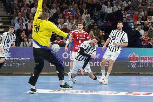 2026.04.12 xfsx Daikin HBL Handballl 1. Bundesliga Hamburger Sportverein Handball - THW Kiel v.l. Torwart Robin Haug (16, HSV Hamburg Handball ) , Domagoj Duvnjak (THW Kiel ,4) Copyright: HMBxMedia FernandoxSoares