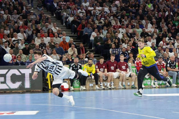 2026.04.12 xfsx Daikin HBL Handballl 1. Bundesliga Hamburger Sportverein Handball - THW Kiel v.l. Lukas Zerbe (THW Kiel ,24) , Torwart Robin Haug (16, HSV Hamburg Handball ) Copyright: HMBxMedia FernandoxSoares