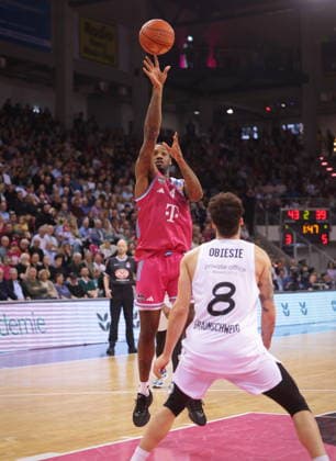 Jeff Garrett Telekom Baskets Bonn vs. Basketball Löwen (Loewen) Braunschweig 29. Speiltag - Saison 2025 26