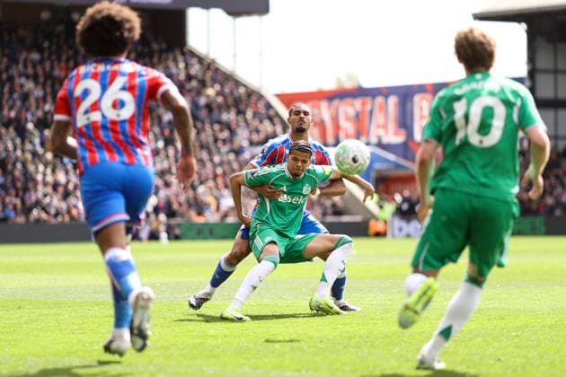 Crystal Palace v Newcastle United 12 April 2026, London - Premier League Football - Crystal Palace v Newcastle United - William Osula of Newcastle United and Maxence Lacroix of Crystal Palace - Photo: Jacques Feeney Offside. London UK Copyright: xJacquesxFeeneyx xOffsidexOffside