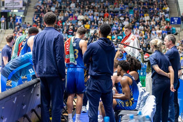 Basketball Bundesliga BBL, Frankfurt Skyliners vs. MLP Academics Heidelberg, Süwag Energie Arena Frankfurt am Main; 12.04.2026 Basketball Bundesliga BBL, Frankfurt am Main, Germany - 12.04.2026: Frankfurt Skyliners während einer Auszeit, Basketball Bundesliga BBL, Spiel der Frankfurt Skyliners vs. MLP Academics Heidelberg, Süwag Energie Arena Frankfurt am Main Copyright: xBEAUTIFULxSPORTS Freudensteinx