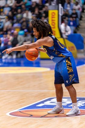 Basketball Bundesliga BBL, Frankfurt Skyliners vs. MLP Academics Heidelberg, Süwag Energie Arena Frankfurt am Main; 12.04.2026 Basketball Bundesliga BBL, Frankfurt am Main, Germany - 12.04.2026: Tyger Campbell (Frankfurt Skyliners, 00) am Ball, Basketball Bundesliga BBL, Spiel der Frankfurt Skyliners vs. MLP Academics Heidelberg, Süwag Energie Arena Frankfurt am Main Copyright: xBEAUTIFULxSPORTS Freudensteinx