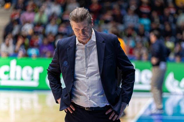 Basketball Bundesliga BBL, Frankfurt Skyliners vs. MLP Academics Heidelberg, Süwag Energie Arena Frankfurt am Main; 12.04.2026 Basketball Bundesliga BBL, Frankfurt am Main, Germany - 12.04.2026: Klaus Perwas (Headcoach Frankfurt Skyliners) während des Spiels, Basketball Bundesliga BBL, Spiel der Frankfurt Skyliners vs. MLP Academics Heidelberg, Süwag Energie Arena Frankfurt am Main Copyright: xBEAUTIFULxSPORTS Freudensteinx