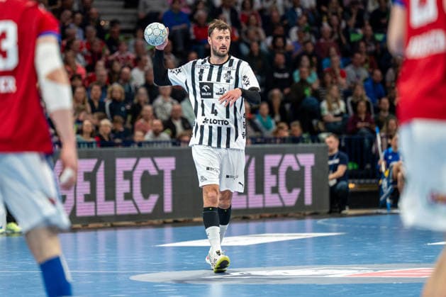 12.04.2026, xdobgx, Handball Daikin HBL, Handball Verein Hamburg - THW Kiel v.l. Domagoj Duvnjak (Kiel, 4) am Ball, plays the ball