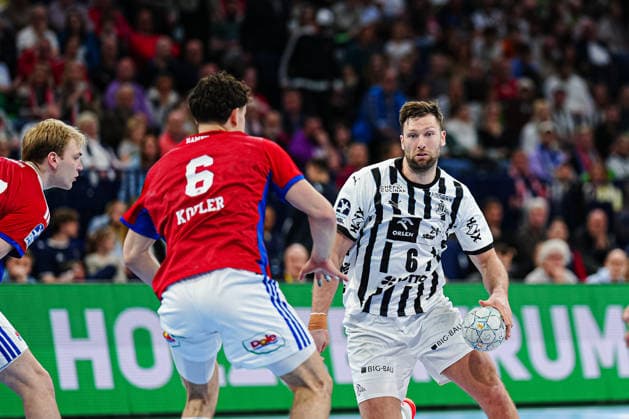 Elias Kofler (Handball Verein Hamburg, 06), Harald Reinkind (THW Kiel, 06) GER, Handball Sport Verein Hamburg vs. THW Kiel, Handball, 1. Bundesliga, Spieltag 28, Saison 2025 2026, 12.04.2026 GER, Handball Sport Verein Hamburg vs. THW Kiel, Handball, 1. Bundesliga, Spieltag 28, Saison 2025 2026, 12.04.2026 Hamburg Copyright: xEibner-Pressefoto MarcelxvonxFehrnx EP_MFN