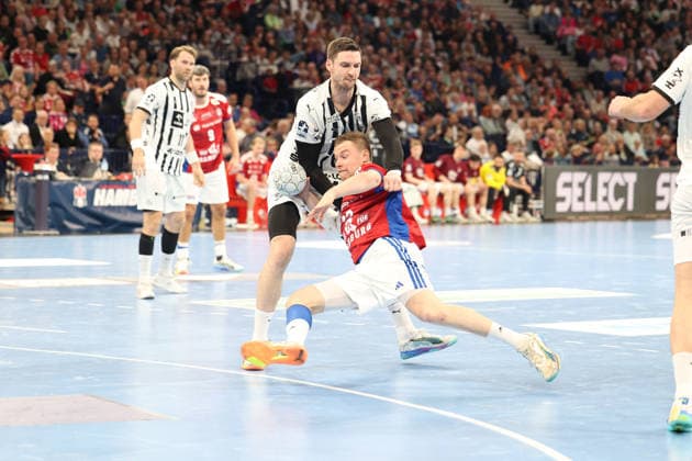 Handball Daikin Handball Bundesliga 2025 2026 - Handball Verein Hamburg vs. THW Kiel Hendrik Pekeler (Kiel), Moritz Sauter (Hamburg), Barclays Arena Hamburg