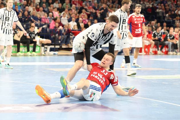 Handball Daikin Handball Bundesliga 2025 2026 - Handball Verein Hamburg vs. THW Kiel Hendrik Pekeler (Kiel), Moritz Sauter (Hamburg), Barclays Arena Hamburg