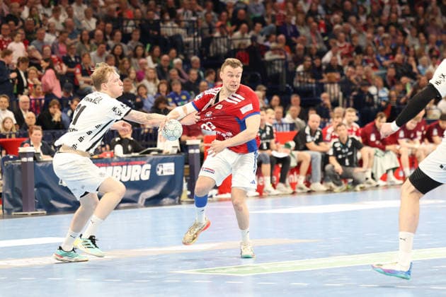 Handball Daikin Handball Bundesliga 2025 2026 - Handball Verein Hamburg vs. THW Kiel Eric Johansson (Kiel),Moritz Sauter (Hamburg), Barclays Arena Hamburg