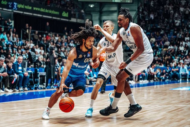 Tyger Campbell (Skyliners Frankfurt, 00), Niklas Wuerzner (MLP Academics Heidelberg, 02) GER, Skyliners Frankfurt vs. MLP Academics Heidelberg, easycredit BBL, Bundesliga, 29 Spieltag, Saison 2025 2026. 12.04.2026 Eibner-Pressefoto Attila Ziga GER, Skyliners Frankfurt vs. MLP Academics Heidelberg, easycredit BBL, Bundesliga, 29 Spieltag, Saison 2025 2026. 12.04.2026 Frankfurt am Main Copyright: xEibner-Pressefotox EP_AZA
