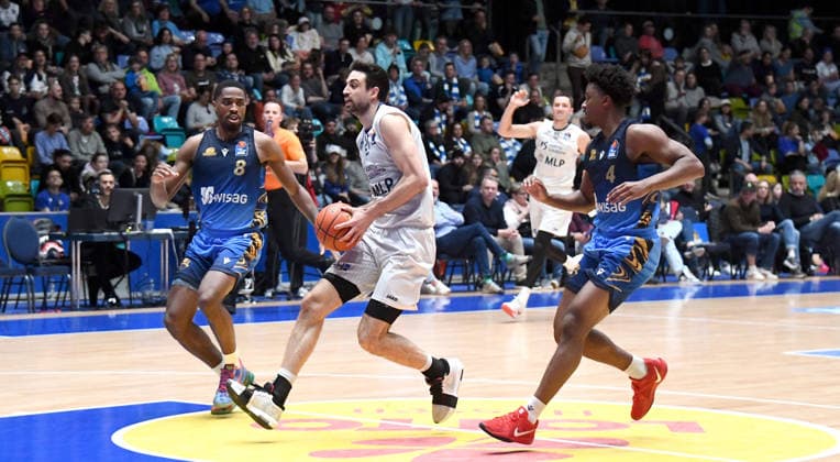 12.04.2026, xokbx, Basketball easyCredit BBL Bundesliga, Frankfurt Skyliners - MLP Academics Heidelberg v.l. Mateo Seric (MLP Academics Heidelberg), William Christmas (Fraport Skyliners Frankfurt), Nahiem Alleyne (Fraport Skyliners Frankfurt), Zweikampf, Duell, Sprint (DFL DFB REGULATIONS PROHIBIT ANY USE OF PHOTOGRAPHS as IMAGE SEQUENCES and or QUASI-VIDEO) Frankfurt am Main
