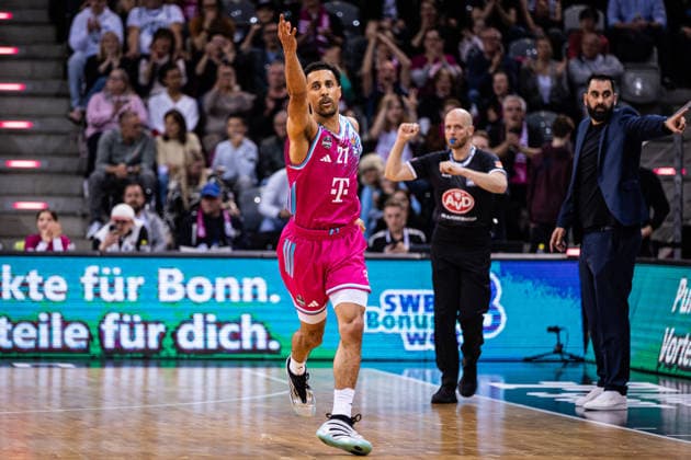 easyCredit Basketball Bundesliga, Telekom Baskets Bonn vs. Basketball Löwen Braunschweig, 12.04.2026 Joel Aminu (Telekom Baskets Bonn 21) bejubelt einen Dreier -- easyCredit Basketball Bundesliga, Telekom Baskets Bonn vs. Basketball Löwen Braunschweig, 12.04.2026, Telekom Dome Bonn Copyright: xBEAUTIFULxSPORTS Derixx