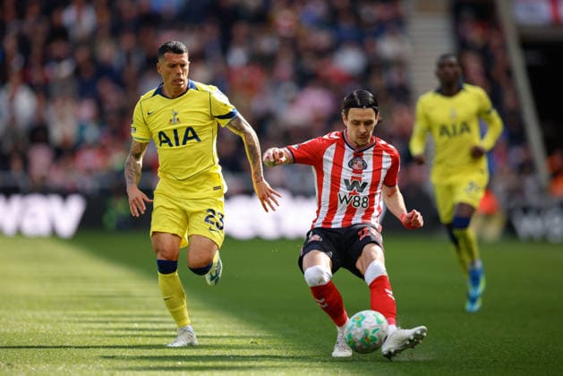Sunderland v Tottenham Hotspur, Premier League Enzo Le Fee of Sunderland crosses the ball during the Sunderland v Tottenham Hotspur Premier League match at the Stadium of Light, Sunderland, England on 12 April 2026 Credit: Craig Cowan Every Second Media Editorial use only. All images are copyright Every Second Media Limited. No images may be reproduced without prior permission. All rights reserved. Premier League and Football League images are subject to licensing agreements with Football DataCo Limited. see https: www.football-dataco.com Copyright: xIMAGO EveryxSecondxMediax ESM-1907-0054 CraigxCowanx xEveryxSecondxMediax