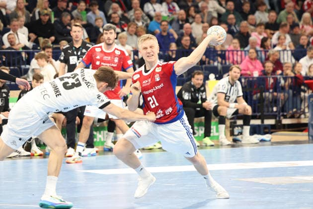 Handball Daikin Handball Bundesliga 2025 2026 - Handball Verein Hamburg vs. THW Kiel Rune Dahmke (Kiel),Frederik Bo Andersen (Hamburg), Barclays Arena Hamburg