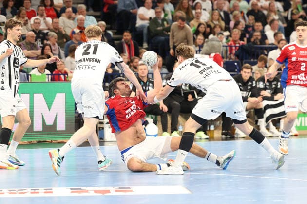 Handball Daikin Handball Bundesliga 2025 2026 - Handball Verein Hamburg vs. THW Kiel Eric Johansson (Kiel),Jacob Arenth Lassen (Hamburg),Petter Overby ï¿½erby (Kiel), Barclays Arena Hamburg