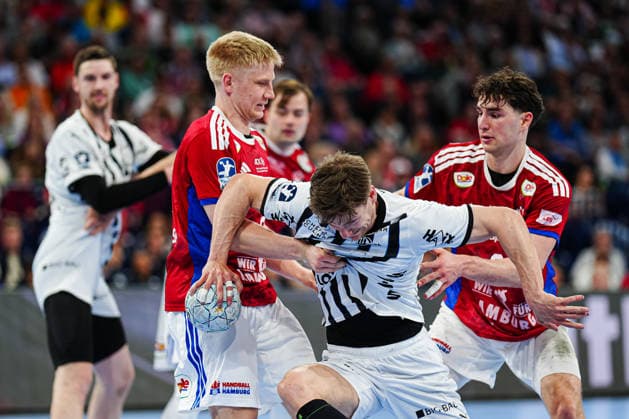 Frederik Bo Andersen (Handball Verein Hamburg, 21), Rune Dahmke (THW Kiel, 23) GER, Handball Sport Verein Hamburg vs. THW Kiel, Handball, 1. Bundesliga, Spieltag 28, Saison 2025 2026, 12.04.2026 GER, Handball Sport Verein Hamburg vs. THW Kiel, Handball, 1. Bundesliga, Spieltag 28, Saison 2025 2026, 12.04.2026 Hamburg Copyright: xEibner-Pressefoto MarcelxvonxFehrnx EP_MFN