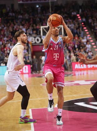 Joel Aminu Telekom Baskets Bonn vs. Basketball Löwen (Loewen) Braunschweig 29. Speiltag - Saison 2025 26