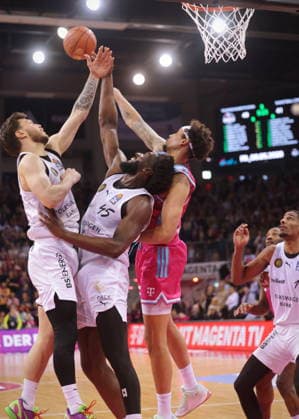 Michael Kessens Telekom Baskets Bonn vs. Basketball Löwen (Loewen) Braunschweig 29. Speiltag - Saison 2025 26