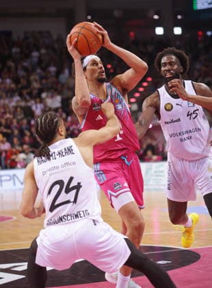 Michael Kessens Telekom Baskets Bonn vs. Basketball Löwen (Loewen) Braunschweig 29. Speiltag - Saison 2025 26
