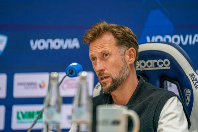 Deutschland: Fussball 2. Bundesliga 2025 - 2026, 29. Spieltag - VfL Bochum vs Eintracht Braunschweig - Vonovia Ruhrstadion: Lars Kornetka (Trainer, Eintracht Braunschweig) Pressekonferenz, Medien