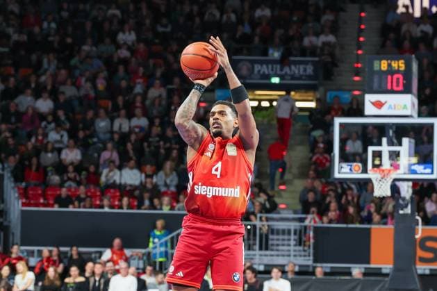 Xavier Rathan-Mayes 4 (FC Bayern Muenchen Basketball) in Aktion, FC Bayern Muenchen Basketball vs. Niners Chemnitz, easyCredit BBL, Basketball, Bundesliga, Maenner, Hauptrunde, 12. April 2026 Muenchen Bayern Deutschland