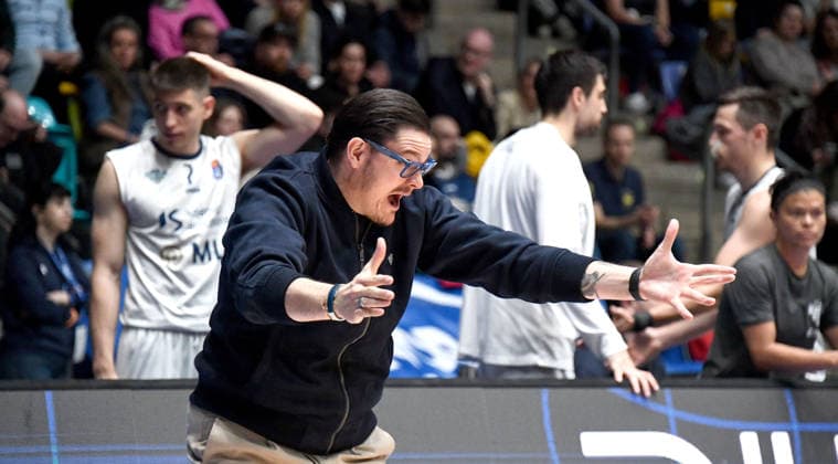 12.04.2026, xokbx, Basketball easyCredit BBL Bundesliga, Frankfurt Skyliners - MLP Academics Heidelberg v.l. Headcoach Carlo Finetti (MLP Academics Heidelberg), Mimik, Gestik, angespannt, aufgeregt (DFL DFB REGULATIONS PROHIBIT ANY USE OF PHOTOGRAPHS as IMAGE SEQUENCES and or QUASI-VIDEO) Frankfurt am Main