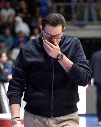 12.04.2026, xokbx, Basketball easyCredit BBL Bundesliga, Frankfurt Skyliners - MLP Academics Heidelberg v.l. Headcoach Carlo Finetti (MLP Academics Heidelberg), Mimik, Gestik, nachdenklich, genervt, frustriert (DFL DFB REGULATIONS PROHIBIT ANY USE OF PHOTOGRAPHS as IMAGE SEQUENCES and or QUASI-VIDEO) Frankfurt am Main