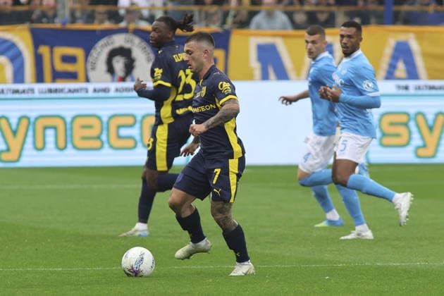 CALCIO - Serie A - Parma Calcio vs SSC Napoli Gabriel Strefezza of Parma AC play the ball during Parma Calcio vs SSC Napoli, 32Â° Serie A Enilive 2025-26 game at New Balance Arena in Parma (PR), Italy, on April 12, 2026. Parma Italy  Copyright: xIPAxSport ABACAx