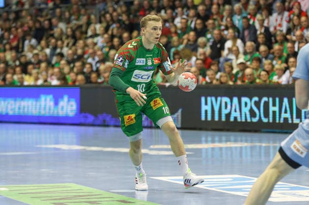 12.04.2026, xgox, Handball - Daikin HBL SC Magdeburg - HC Erlangen emspor, v.l. Gisli Thorgeir Kristjansson (Magdeburg, 10) am Ball, plays the ball Magdeburg