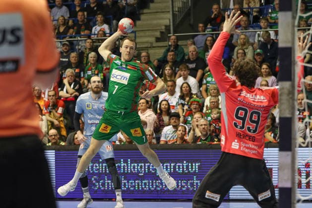 12.04.2026, xgox, Handball - Daikin HBL SC Magdeburg - HC Erlangen emspor, v.l. Felix Claar (Magdeburg, 7) wirft Tor, Torschuetze, erzielt Tor, Treffer, scores the goal Magdeburg