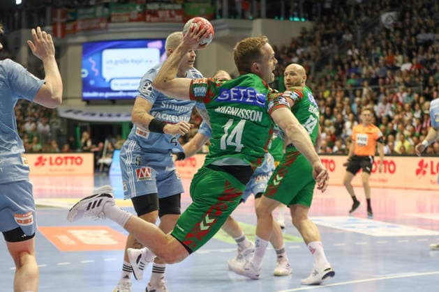 12.04.2026, xgox, Handball - Daikin HBL SC Magdeburg - HC Erlangen emspor, v.l. Omar Ingi Magnusson (Magdeburg, 14) wirft Tor, Torschuetze, erzielt Tor, Treffer, scores the goal Magdeburg