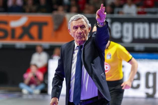 Cheftrainer Svetislav Pesic (FC Bayern Muenchen Basketball) in Aktion, gibt Anweisungen an die Mannschaft, FC Bayern Muenchen Basketball vs. Niners Chemnitz, easyCredit BBL, Basketball, Bundesliga, Maenner, Hauptrunde, 12. April 2026 Muenchen Bayern Deutschland