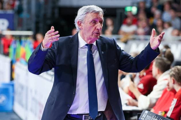 Cheftrainer Svetislav Pesic (FC Bayern Muenchen Basketball) in Aktion, gibt Anweisungen an die Mannschaft, FC Bayern Muenchen Basketball vs. Niners Chemnitz, easyCredit BBL, Basketball, Bundesliga, Maenner, Hauptrunde, 12. April 2026 Muenchen Bayern Deutschland