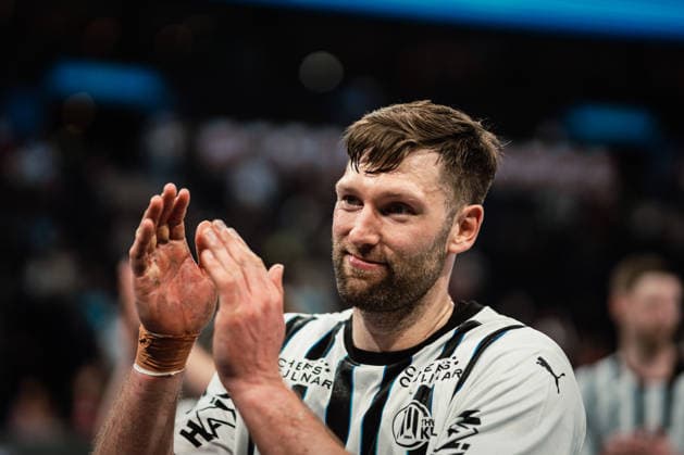 HBL: HSV Hamburg vs. THW Kiel, 12.04.2026 Harald Reinkind (THW Kiel, 6) klatscht zu den Fans nach Spielende; HBL: HSV Hamburg vs. THW Kiel am 12.04.2026 in der Barclays Arena, Hamburg Copyright: xBEAUTIFULxSPORTS Tonhäuserx