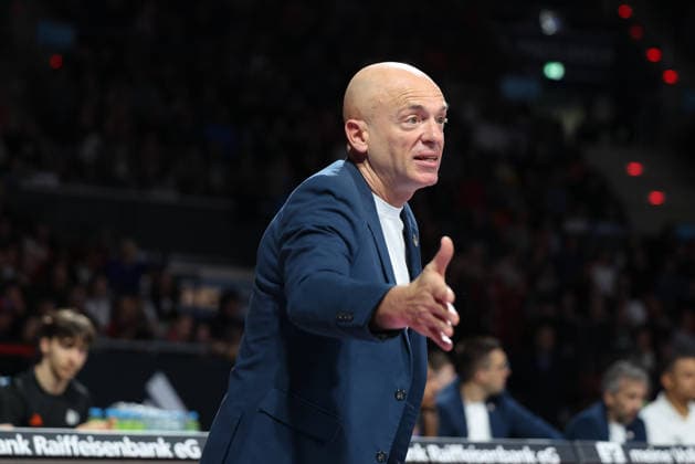 Rodrigo Pastore (Niners Chemnitz, Chef-Trainer) gestikuliert, GER, FC Bayern Basketball vs. Niners Chemnitz, Basketball, easycredit Basketball Bundesliga, 29. Spieltag, Saison 2025 2026, 12.04.2026, GER, FC Bayern Basketball vs. Niners Chemnitz, Basketball, easycredit Basketball Bundesliga, 29. Spieltag, Saison 2025 2026, 12.04.2026 Muenchen Copyright: xEibner-Pressefoto JennixMaulx EP_JML