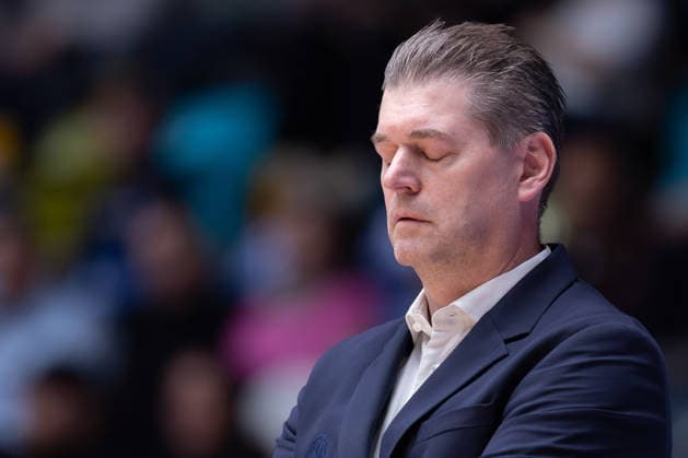 Frankfurt Skyliners - MLP Academics Heidelberg, easyCredit BBL Headcoach Klaus Perwas (Skyliners). Spiel der easyCredit BBL zwischen den Frankfurt Skyliners und den MLP Academics Heidelberg am 12. April 2026 in der Süwag Energie ARENA in Frankfurt am Main., Frankfurt am Main Hessen Deutschland Süwag Energie ARENA