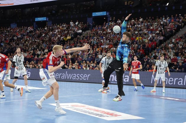 2026.04.12 xfsx Daikin HBL Handballl 1. Bundesliga Hamburger Sportverein Handball - THW Kiel v.l. Frederik Bo Andersen (21, HSV Hamburg Handball ) , Torwart Gonzalo Perez de Vargas (THW Kiel ,1) Copyright: HMBxMedia FernandoxSoares