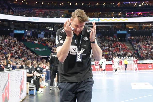 2026.04.12 xfsx Daikin HBL Handballl 1. Bundesliga Hamburger Sportverein Handball - THW Kiel v.l. Trainer Filip Jicha (THW Kiel) enttaeuscht, enttaeusch schauend, dissapointed, traurig, frustriert, frust, gefrustet Copyright: HMBxMedia FernandoxSoares