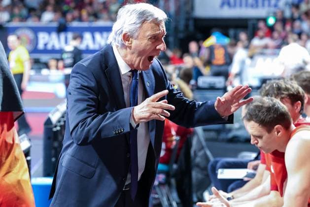 Cheftrainer Svetislav Pesic (FC Bayern Muenchen Basketball) in Aktion, gibt Anweisungen an die Mannschaft, FC Bayern Muenchen Basketball vs. Niners Chemnitz, easyCredit BBL, Basketball, Bundesliga, Maenner, Hauptrunde, 12. April 2026 Muenchen Bayern Deutschland