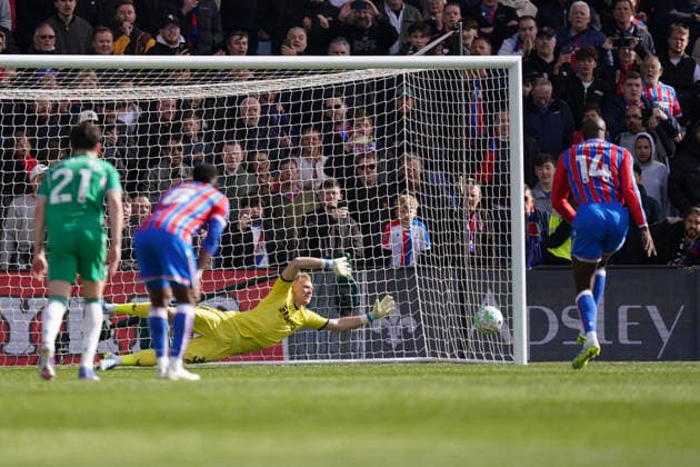 Crystal Palace v Newcastle United, Premier League Jean-Philippe Mateta of Crystal Palace scoring his goal to make it 2-1 during the Crystal Palace v Newcastle United Premier League match at Selhurst Park, London, England on 12 April 2026 Credit: Dylan Hepworth Every Second Media Editorial use only. All images are copyright Every Second Media Limited. No images may be reproduced without prior permission. All rights reserved. Premier League and Football League images are subject to licensing agreements with Football DataCo Limited. see https: www.football-dataco.com Copyright: xIMAGO EveryxSecondxMediax ESM-1906-0063 DylanxHepworthx xEveryxSecondxMediax