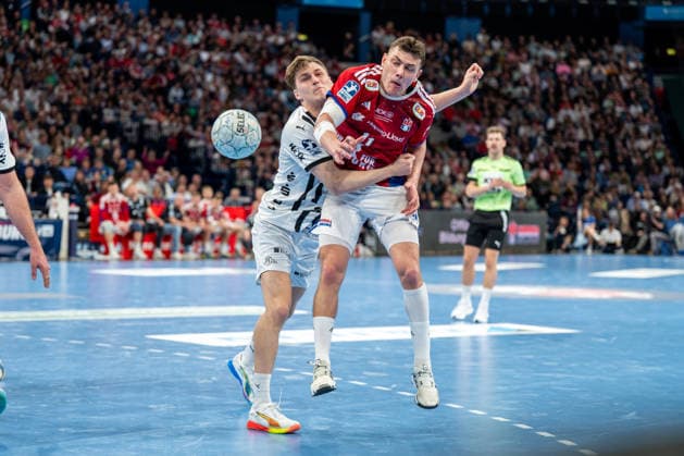 12.04.2026, xdobgx, Handball Daikin HBL, Handball Verein Hamburg - THW Kiel v.l. Bence Imre (Kiel, 91), Nicolaj Jorgensen (Handball Sport Verein Hamburg, 11) am Ball, plays the ball